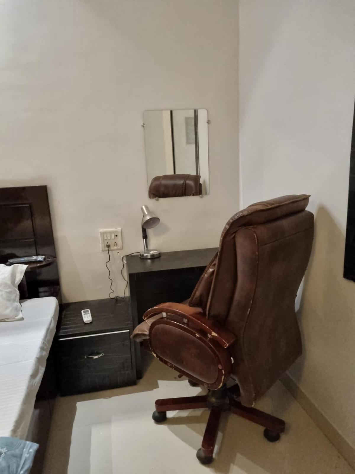 Leela Homestay Jabalpur - Lily - 2 Bhk Luxury Appartment Exterior foto